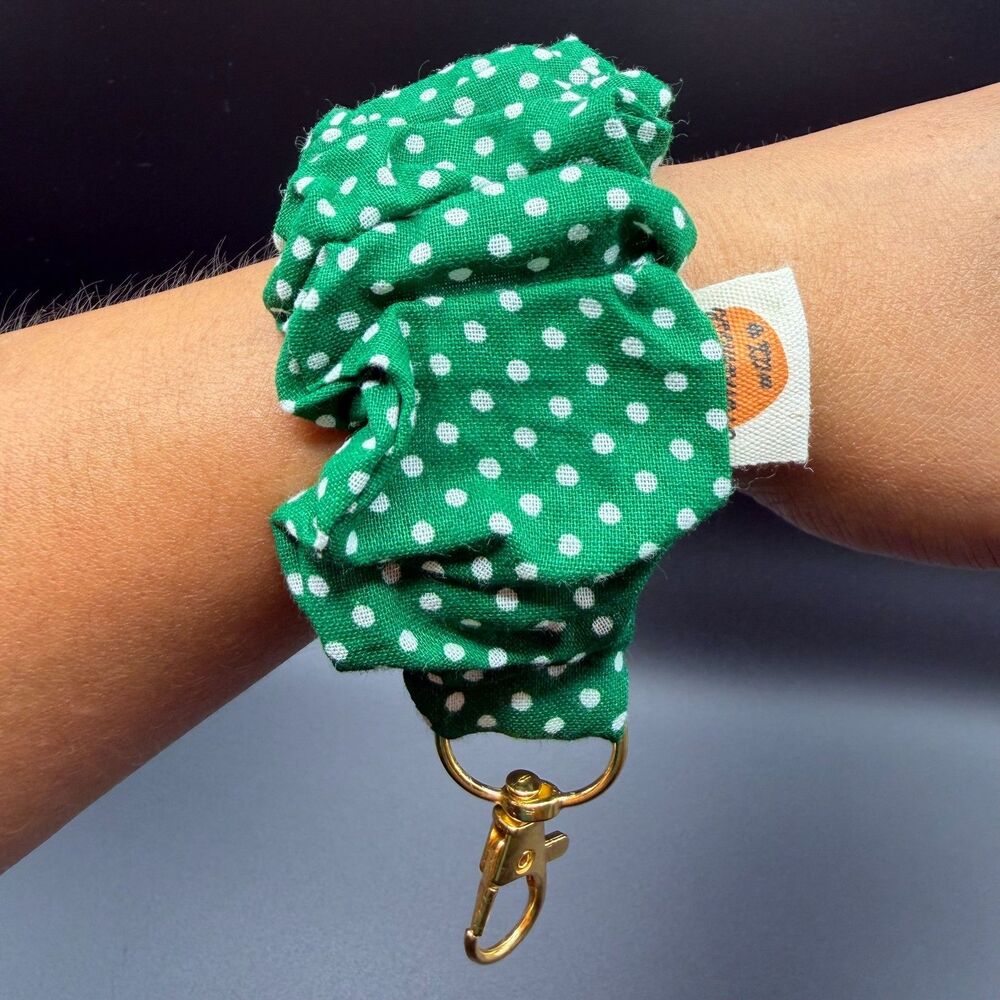 Handmade OneSz Scrunchie Key Fob Wristlet Womens Green Polka Dot Cotton Keychain